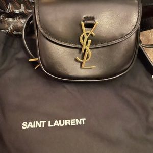 Pristine YSL belt bag 🍒
